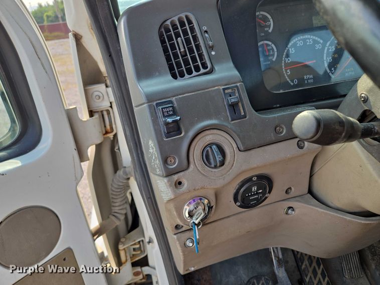 image for item EF1928 2004 Freightliner Sterling L7500 truck cab and chassis