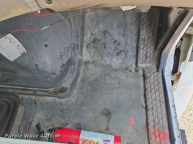 image for item EF1928 2004 Freightliner Sterling L7500 truck cab and chassis