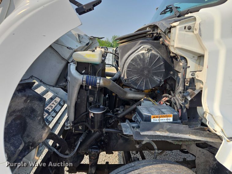 image for item EF1928 2004 Freightliner Sterling L7500 truck cab and chassis