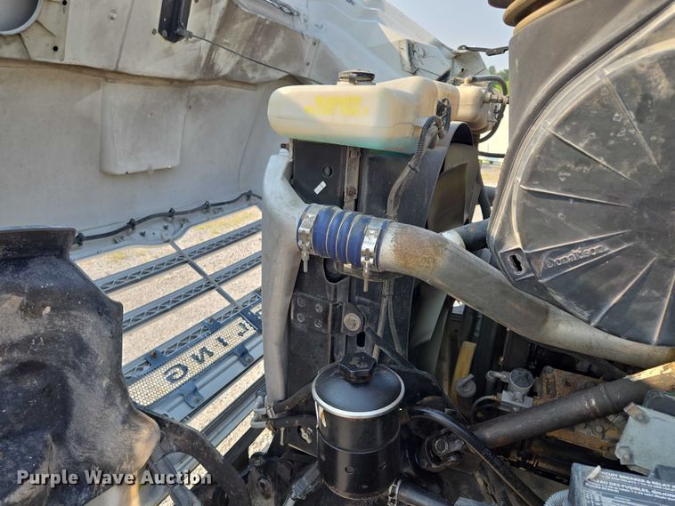 image for item EF1928 2004 Freightliner Sterling L7500 truck cab and chassis