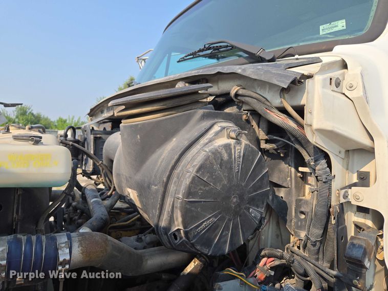 image for item EF1928 2004 Freightliner Sterling L7500 truck cab and chassis