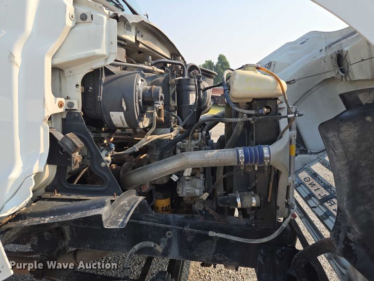 image for item EF1928 2004 Freightliner Sterling L7500 truck cab and chassis