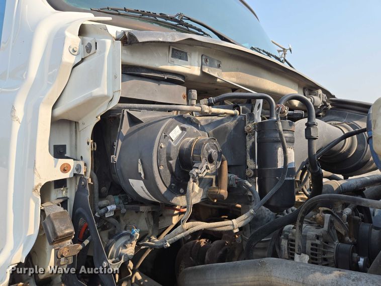 image for item EF1928 2004 Freightliner Sterling L7500 truck cab and chassis