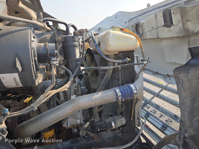 image for item EF1928 2004 Freightliner Sterling L7500 truck cab and chassis