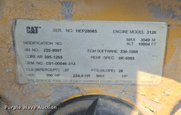 image for item EF1928 2004 Freightliner Sterling L7500 truck cab and chassis