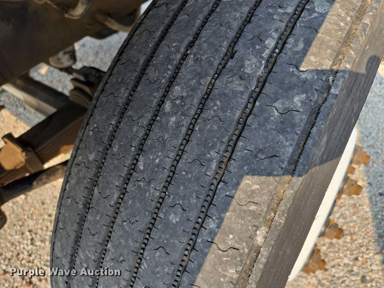 image for item EF1928 2004 Freightliner Sterling L7500 truck cab and chassis