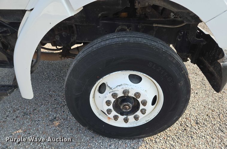 image for item EF1928 2004 Freightliner Sterling L7500 truck cab and chassis