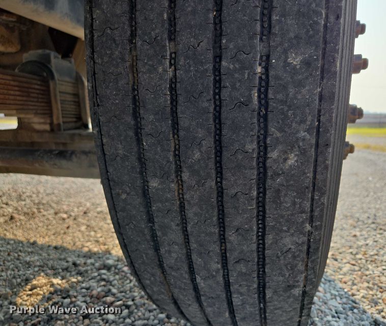 image for item EF1928 2004 Freightliner Sterling L7500 truck cab and chassis