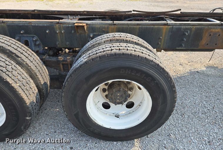 image for item EF1928 2004 Freightliner Sterling L7500 truck cab and chassis