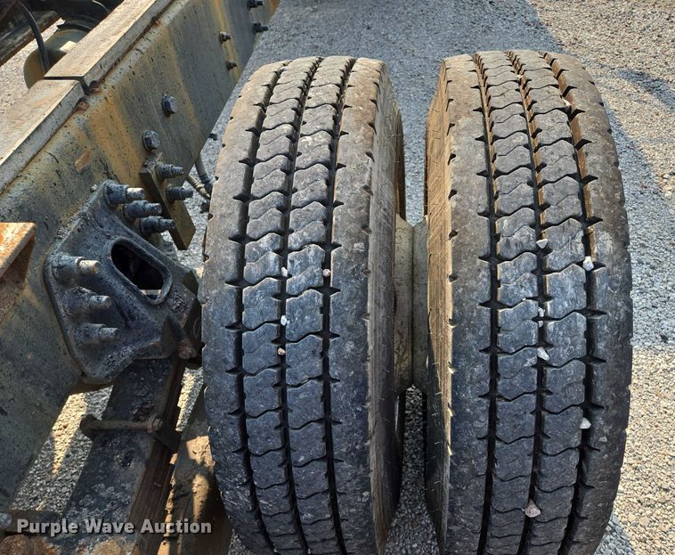 image for item EF1928 2004 Freightliner Sterling L7500 truck cab and chassis