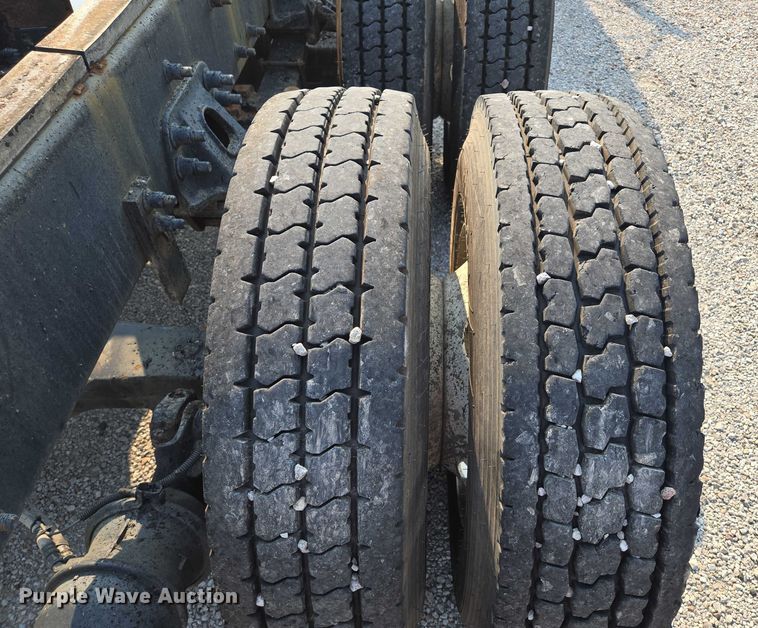 image for item EF1928 2004 Freightliner Sterling L7500 truck cab and chassis