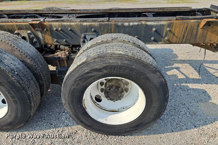 image for item EF1928 2004 Freightliner Sterling L7500 truck cab and chassis