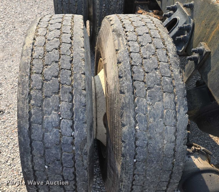 image for item EF1928 2004 Freightliner Sterling L7500 truck cab and chassis