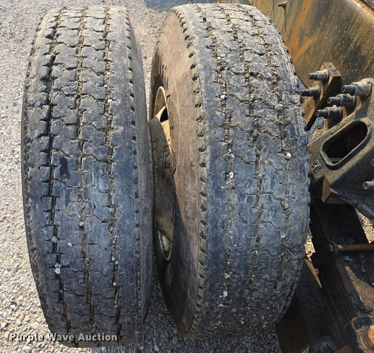 image for item EF1928 2004 Freightliner Sterling L7500 truck cab and chassis