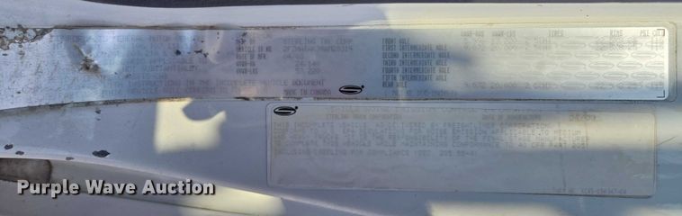 image for item EF1928 2004 Freightliner Sterling L7500 truck cab and chassis