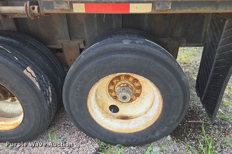 image for item EF1929 1987 Dorsey Trailer, Inc flatbed trailer