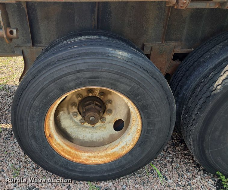 image for item EF1929 1987 Dorsey Trailer, Inc flatbed trailer