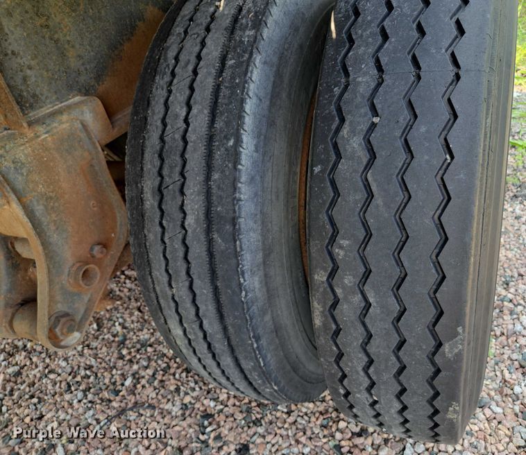 image for item EF1929 1987 Dorsey Trailer, Inc flatbed trailer