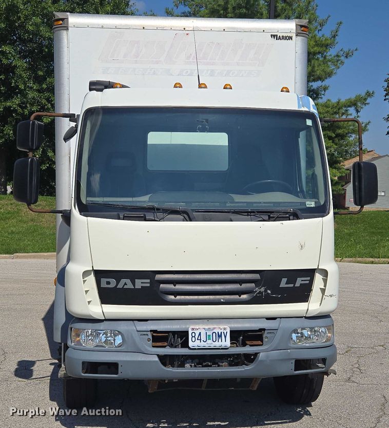 image for item EF1945 2014 Peterbilt 220 box truck