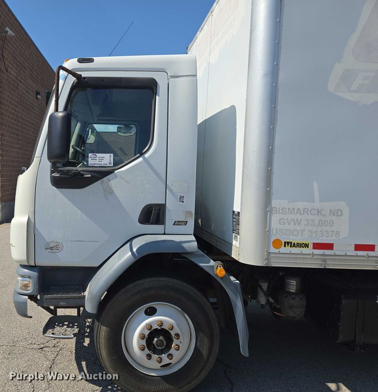 image for item EF1945 2014 Peterbilt 220 box truck