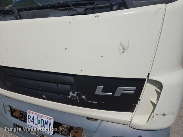 image for item EF1945 2014 Peterbilt 220 box truck