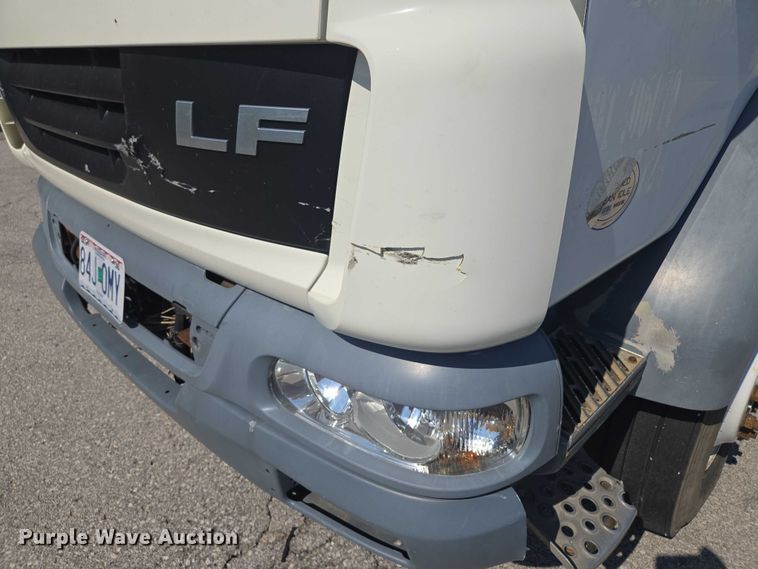 image for item EF1945 2014 Peterbilt 220 box truck