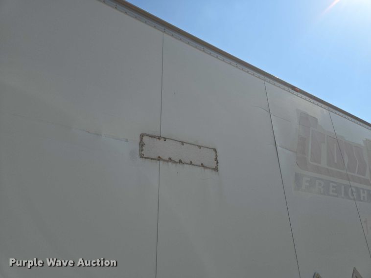 image for item EF1945 2014 Peterbilt 220 box truck