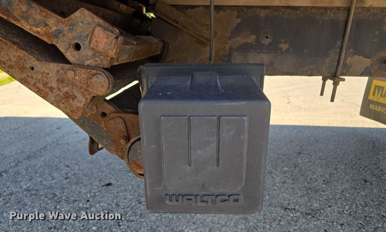 image for item EF1945 2014 Peterbilt 220 box truck