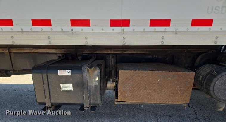 image for item EF1945 2014 Peterbilt 220 box truck