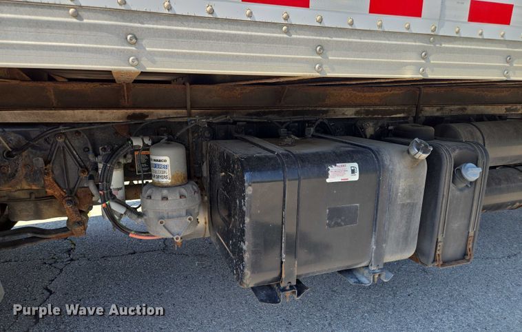 image for item EF1945 2014 Peterbilt 220 box truck