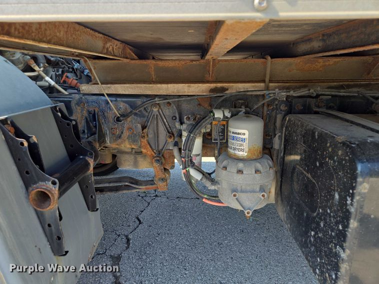 image for item EF1945 2014 Peterbilt 220 box truck