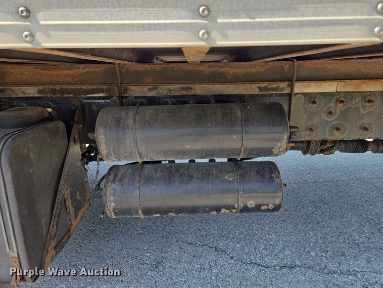 image for item EF1945 2014 Peterbilt 220 box truck