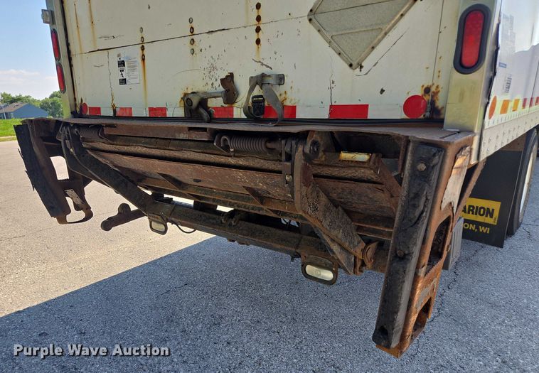 image for item EF1945 2014 Peterbilt 220 box truck