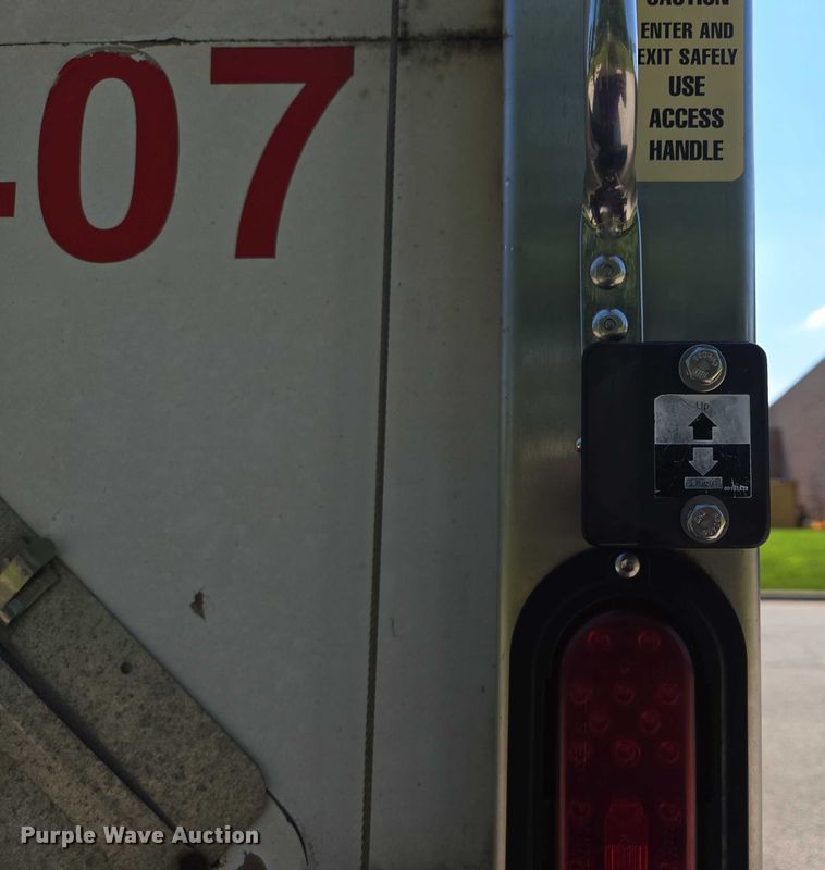 image for item EF1945 2014 Peterbilt 220 box truck