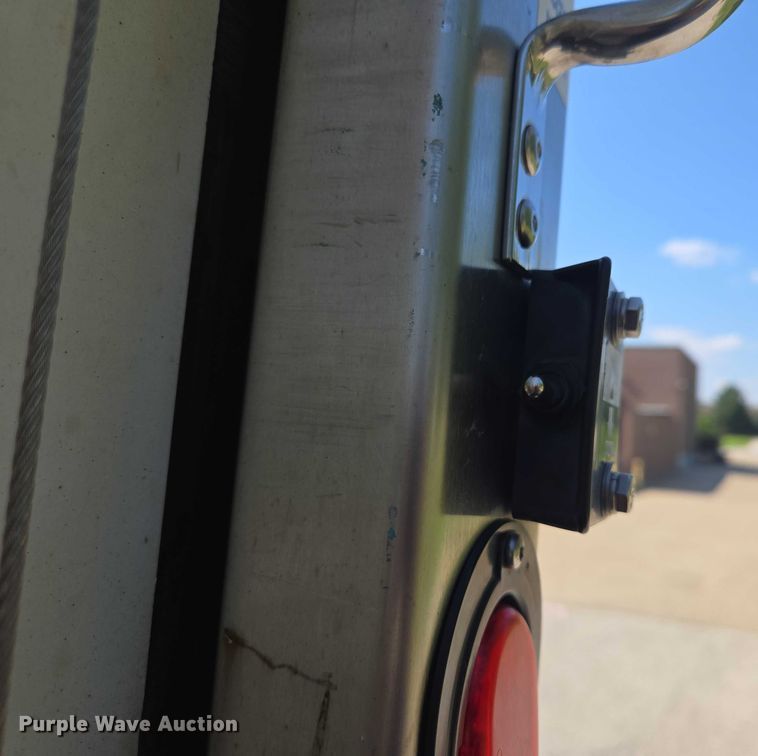 image for item EF1945 2014 Peterbilt 220 box truck