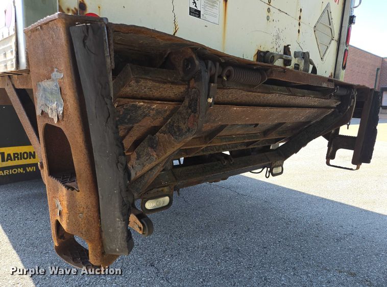 image for item EF1945 2014 Peterbilt 220 box truck