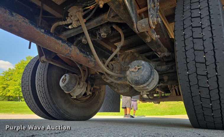 image for item EF1945 2014 Peterbilt 220 box truck