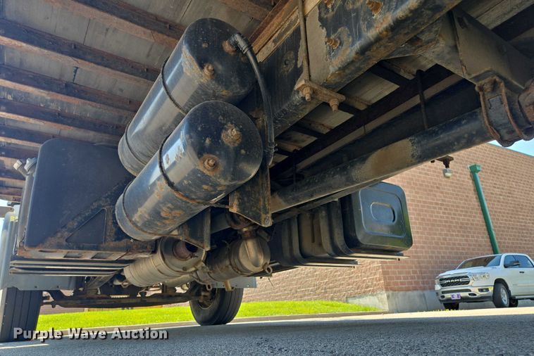 image for item EF1945 2014 Peterbilt 220 box truck