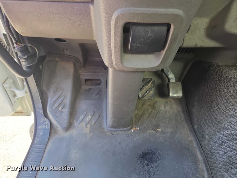 image for item EF1945 2014 Peterbilt 220 box truck