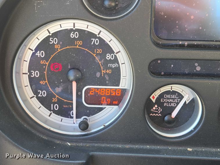 image for item EF1945 2014 Peterbilt 220 box truck