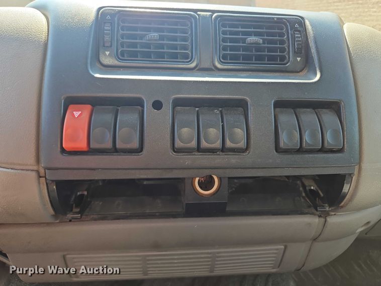 image for item EF1945 2014 Peterbilt 220 box truck