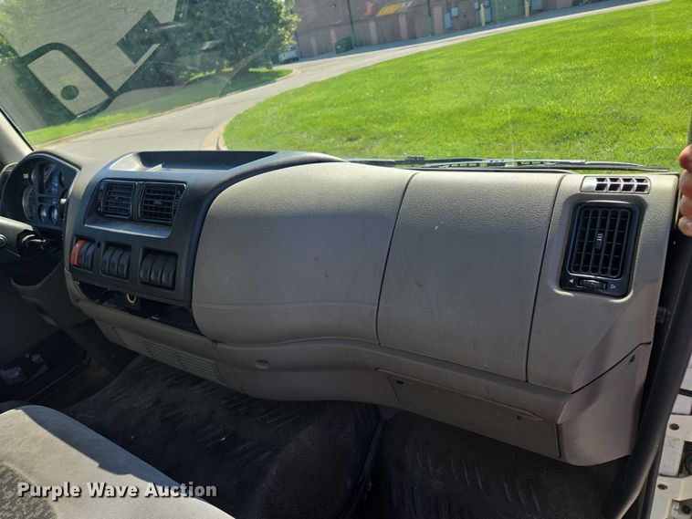 image for item EF1945 2014 Peterbilt 220 box truck