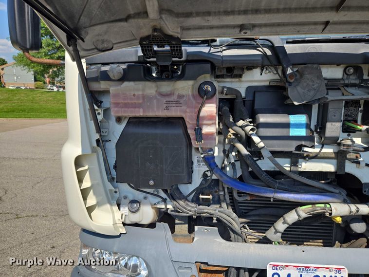 image for item EF1945 2014 Peterbilt 220 box truck