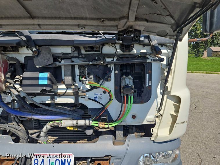 image for item EF1945 2014 Peterbilt 220 box truck