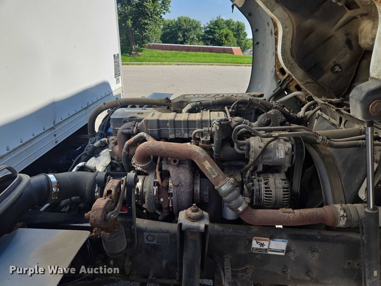 image for item EF1945 2014 Peterbilt 220 box truck