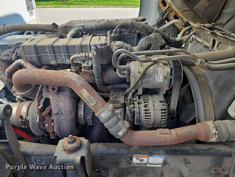 image for item EF1945 2014 Peterbilt 220 box truck