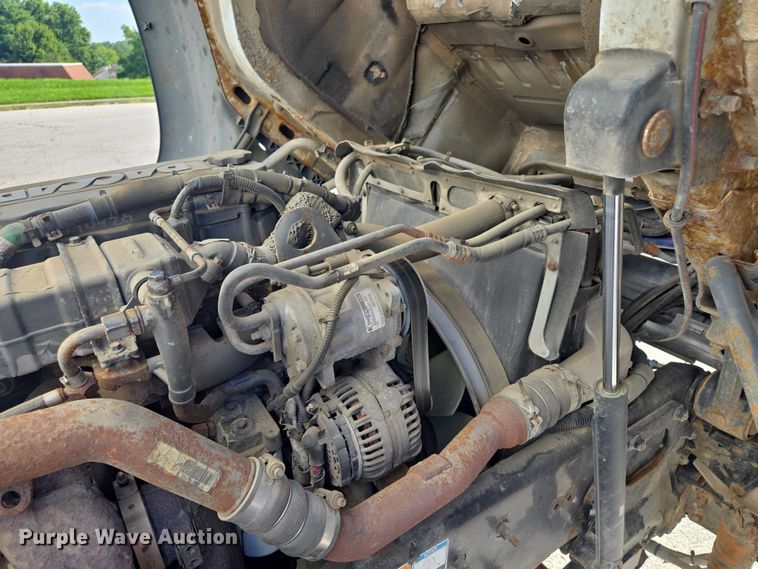 image for item EF1945 2014 Peterbilt 220 box truck