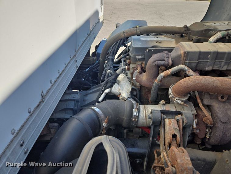 image for item EF1945 2014 Peterbilt 220 box truck