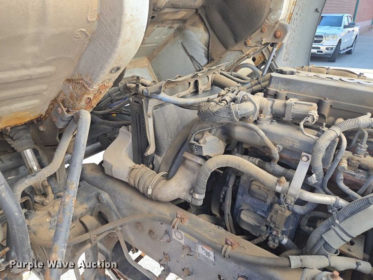 image for item EF1945 2014 Peterbilt 220 box truck