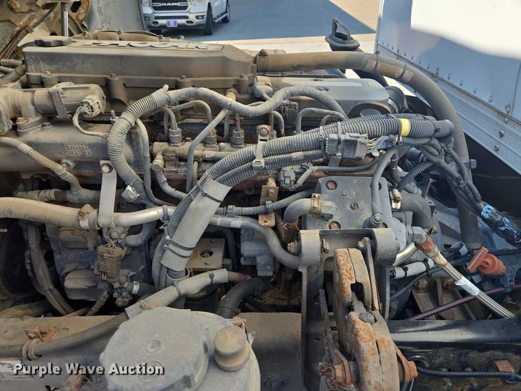 image for item EF1945 2014 Peterbilt 220 box truck